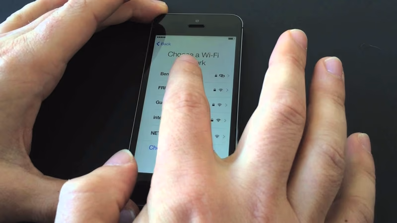 Flaws in iOS 7 allow stolen iPhone to hijack Apple ID despite remote wipe